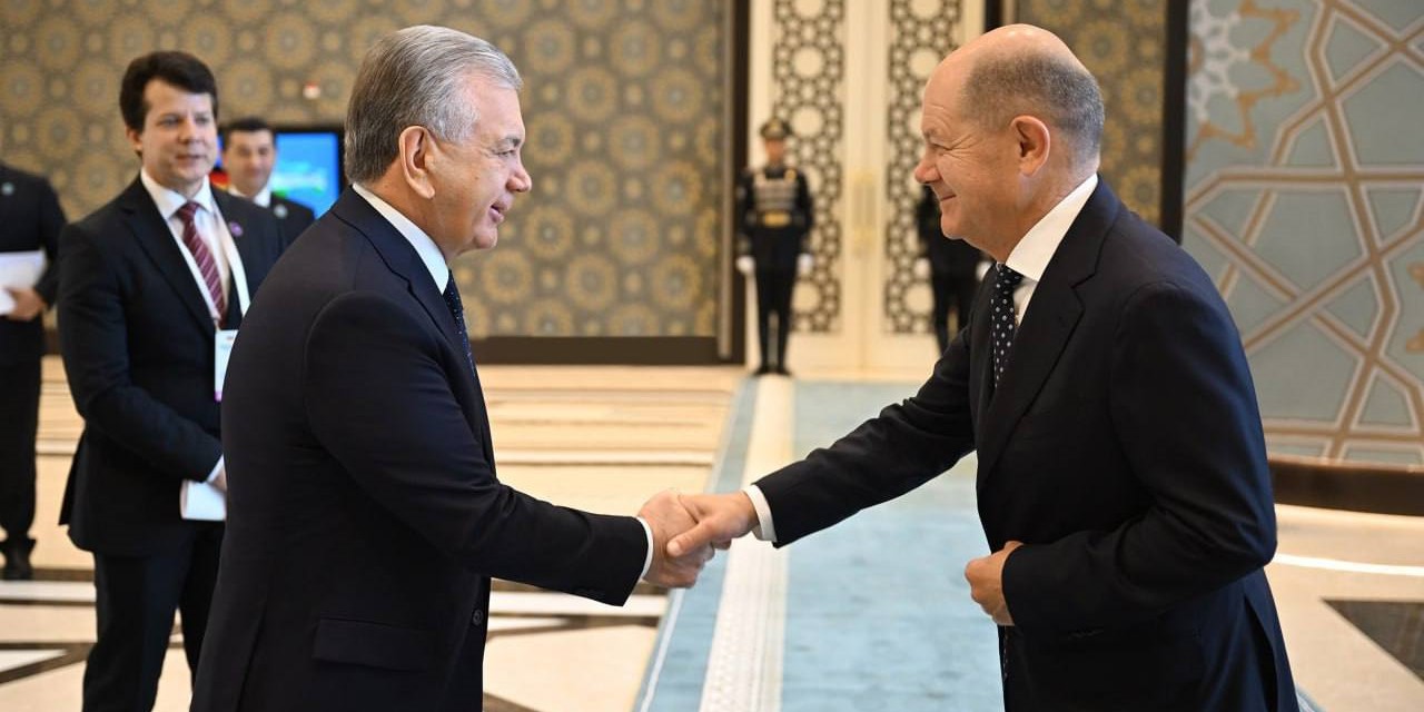 Caption: German Chancellor Olaf Scholz begins his 3-day visit to Central Asia in Samarkand. Source: Uzbekistan's Presidential Press Office Image