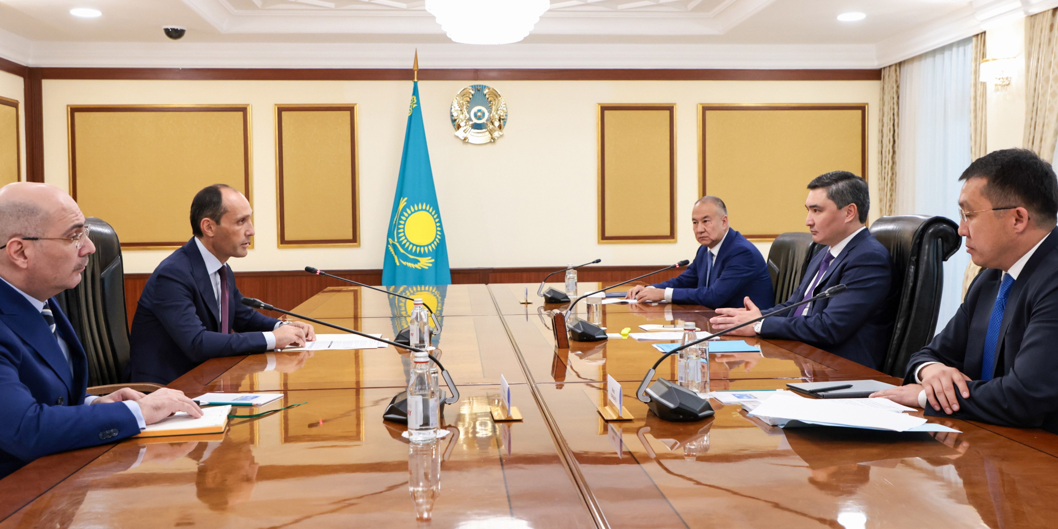 PM Olzhas Bektenov met with First Deputy Prime Minister – Minister of Economy and Sustainable Development of Georgia Levan Davitashvili, who arrived in Astana to participate in the 12th meeting of the Kazakhstan-Georgia Intergovernmental Commission on Trade and Economic Cooperation. Source: Prime Minister’s Office Image