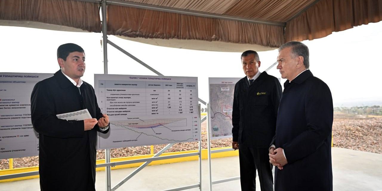 Uzbekistani President Shavkat Mirziyoyev reviews the construction of the Almalyk processing plant. Source: President.uz Image