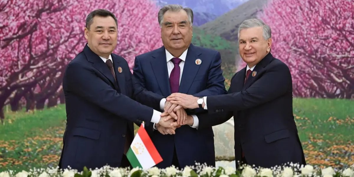The Presidents of Uzbekistan, Kyrgyzstan, and Tajikistan met in Khujand to sign a historic border agreement. Source: Gazeta.uz Image
