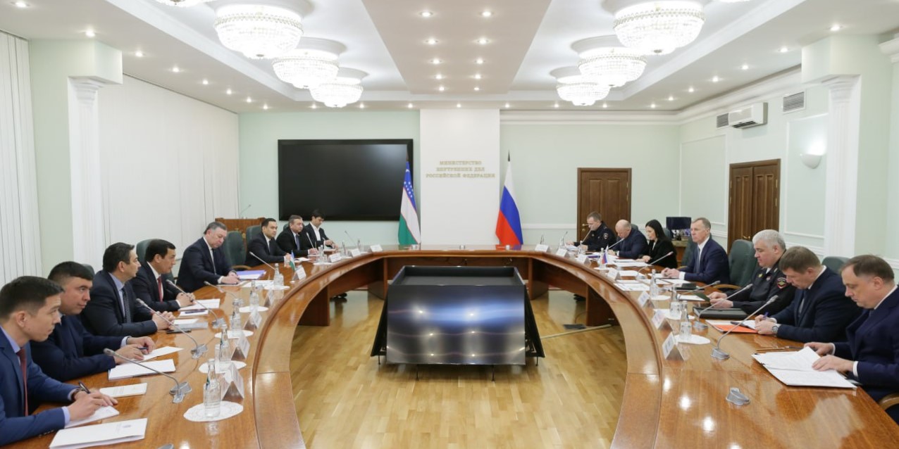 Russian and Uzbekistani delegations met in Moscow to streamline the work permit application process for Uzbekistani workers. Source: Kun.uz Image