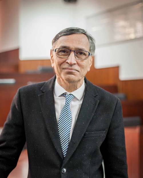 Dr. Nadeem Naqvi